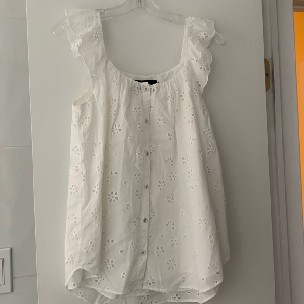 Hatch white sleeveless button down lined pattern shirt
